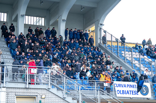 Centinaia di cuori nerazzurri ieri erano presenti a Seregno per sostenere la Solbia nella finale lombarda di Coppa Italia Eccellenza (foto Galbiati)