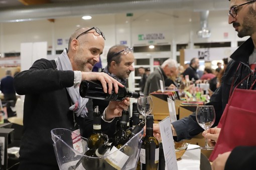 A Oleggio arriva “Calici a Palazzo, l’emporio dei vini”: un viaggio sensoriale tra eccellenze e tradizione