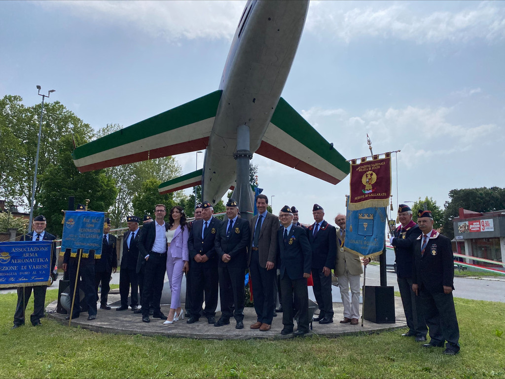 FOTO e VIDEO. Il centenario dell Aeronautica militare a Gallarate