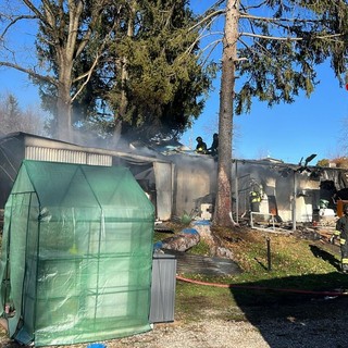 Incendio in un campo nomadi a Cassano Magnago: soccorsi due ragazzi