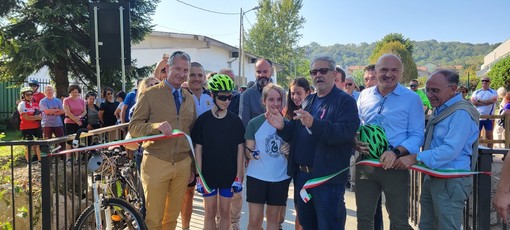 L'inaugurazione del nuovo tratto di pista ciclopedonale Besozzo-Caravate