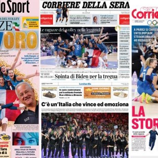 Alcune delle prime pagine con cui l'Italia celebra oggi le ragazze del volley campionesse olimpiche