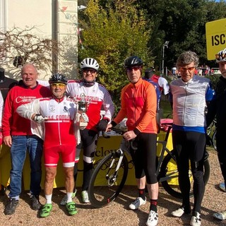 Il raduno cicloturistico a Sangiano (foto Azzimonti)