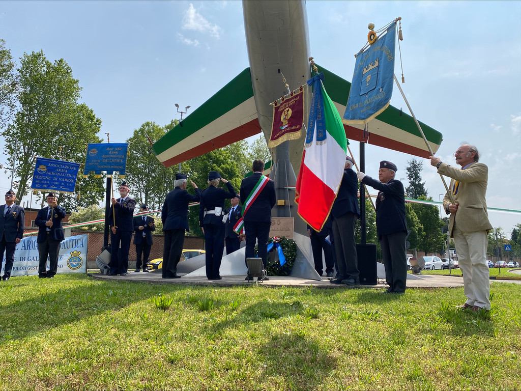 FOTO e VIDEO. Il centenario dell Aeronautica militare a Gallarate