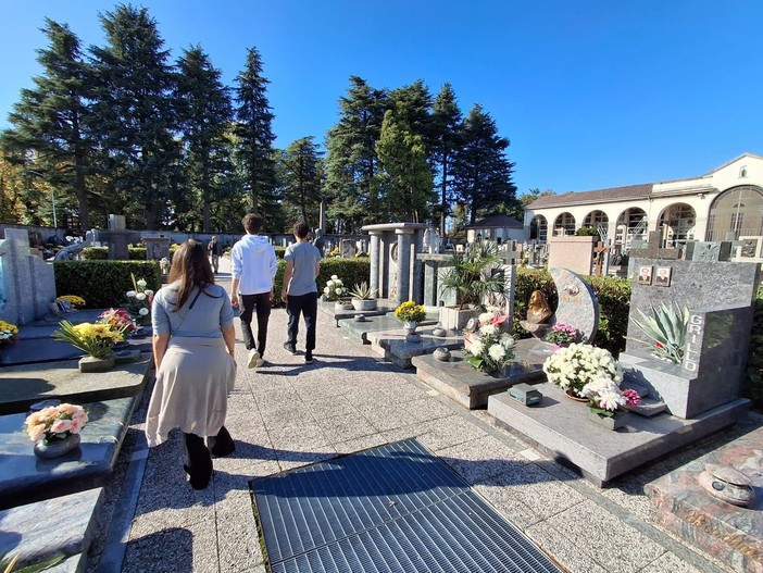 Temperature anomale, visite ai cimiteri in abiti quasi estivi (nella foto, Borsano)