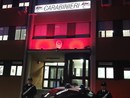 La caserma dei Carabinieri di Varese si illumina di arancione, il colore della lotta contro la violenza sulle donne