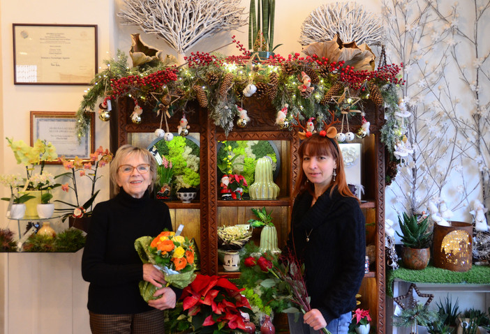 VARESE DALLA VETRINA/36 Quella fioraia a Giubiano: «Dai bouquet per la Tre Valli ai funerali eccentrici, così do colore a vizi e virtù dei varesini»