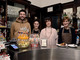 L'epopea della Pasticceria Ghezzi, in corso Matteotti, prosegue grazie a Gabriela, terza da sinistra e nipote del fondatore Carlo Ghezzi: in foto è insieme al figlio Matteo Marelli e alla collaboratrici Alice e Marta. Sotto in gallery Matteo con la nonna Maria e il Ghezzi dipinto da Manuela Vasconi