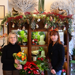 VARESE DALLA VETRINA/36 Quella fioraia a Giubiano: «Dai bouquet per la Tre Valli ai funerali eccentrici, così do colore a vizi e virtù dei varesini»