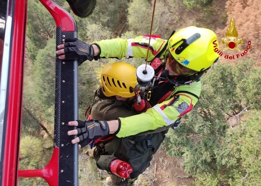 FOTO. Tre escursionisti travolti da una caduta sassi nella Bergamasca salvati dall'elicottero Drago 153 decollato da Malpensa