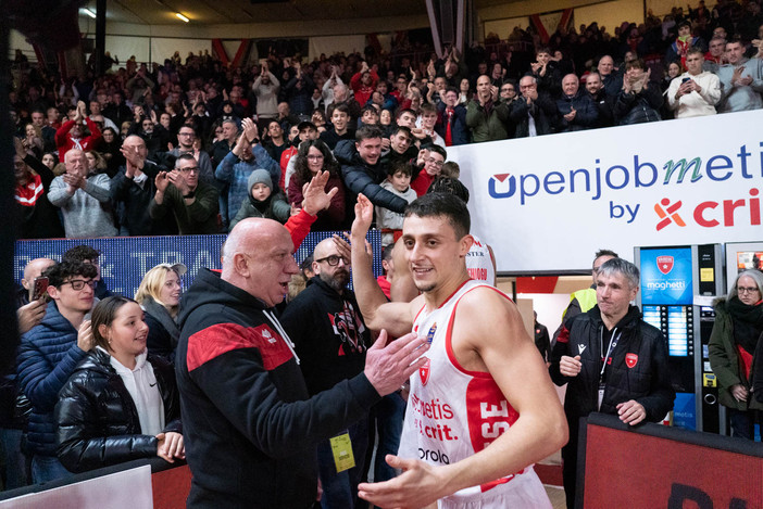 può esultare con tutta la Itelyum Arena il capitano Matteo Librizzi (foto Fabio Averna)