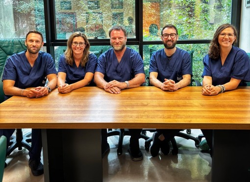 L'équipe medica dell'UOC Neurologia a indirizzo neuroimmunologico. Nella foto sotto: lo staff medico e infermieristico del Centro SM