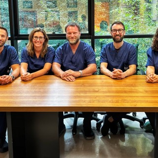 L'équipe medica dell'UOC Neurologia a indirizzo neuroimmunologico. Nella foto sotto: lo staff medico e infermieristico del Centro SM