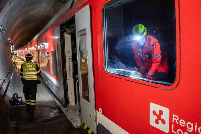 FOTO e VIDEO. Castellanza, simulato incidente ferroviario in galleria. 100 persone coinvolte