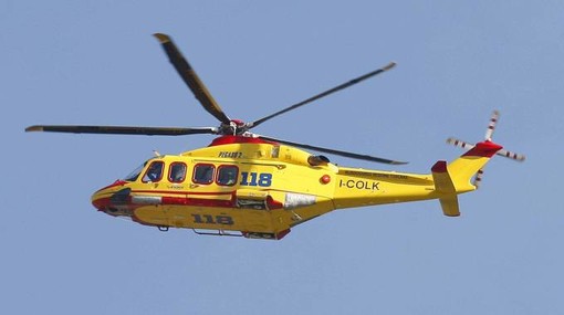 Scontro tra due auto a Lavena Ponte Tresa. In volo l'elisoccorso