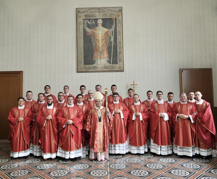 L'Arcivescovo Delpini ordina 17 nuovi sacerdoti. Tra loro tre varesini