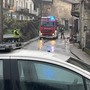 Camion contro un balcone a Ferrera. «Ennesimo incidente, residenti a rischio»