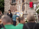 Una delle nonne di Christian accarezza un'ultima volta l'immagine del nipote prima del funerale all'oratorio di Brenno Useria (foto Alessandro Galbiati)