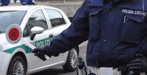 Luino, intensificati i controlli della polizia locale: 41 auto fermate nella notte tra sabato e domenica