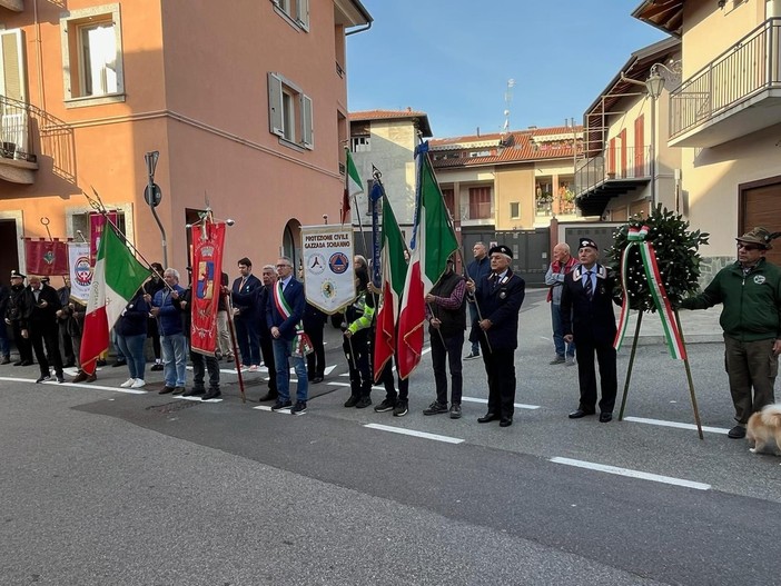 Un'immagine della cerimonia del IV Novembre a Gazzada Schianno