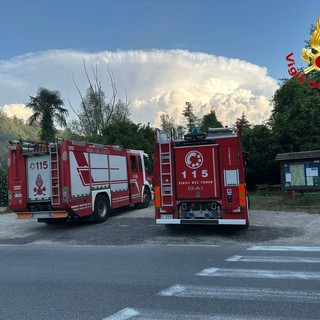 Incendio in un'azienda agricola di Gornate Olona, in azione i vigili del fuoco