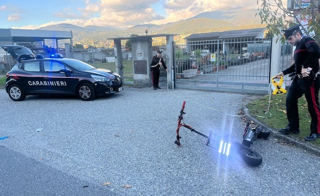 L'incidente tra una moto e un monopattino a Germignaga (foto tratta da Luinonotizie.it)