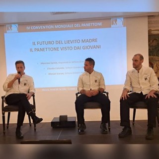 Claudio Colombo (al centro) con alcuni colleghi partecipanti alla Convention Mondiale del Panettone 2024