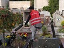 Manutenzione cimiteri a Varese, i richiedenti asilo danno una mano