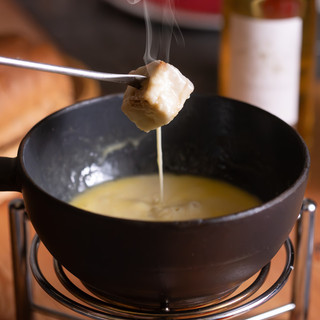 Raclette e fondue alla Stockalperturm di Gondo per una esperienza tipicamente svizzera