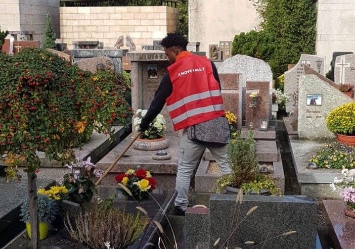 Manutenzione cimiteri a Varese, i richiedenti asilo danno una mano