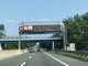 Auto si ribalta sull'Autostrada dei Laghi tra Busto e Castellanza. Soccorsi in azione in codice rosso: traffico in tilt