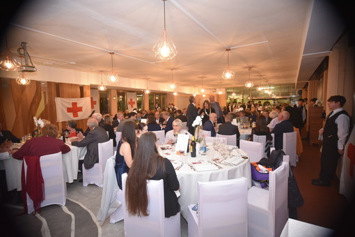 Grande successo per la Foundation Dinner della Croce Rossa di Luino e Valli: una serata di solidarietà per festeggiare 38 anni di impegno