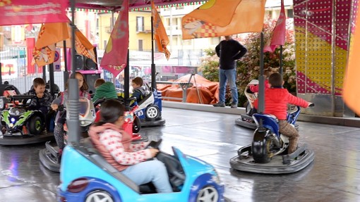 Riapre venerdì sera il Luna Park a Luino (foto di Uezzo Camocardi)