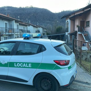 Una pattuglia della polizia locale di Luino (foto d'archivio9
