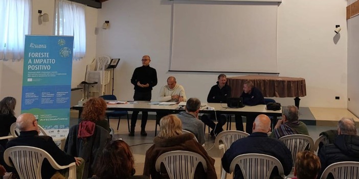 Un momento del convegno svoltosi sabato mattina a Luvinate sul futuro della montagna