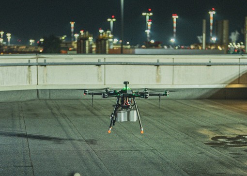Primo volo con droni elettrici per il trasporto merci dalla cargo city di Malpensa