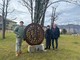 Terminata la scultura in acciaio posizionata nel parco Rolandi a Lavena Ponte Tresa