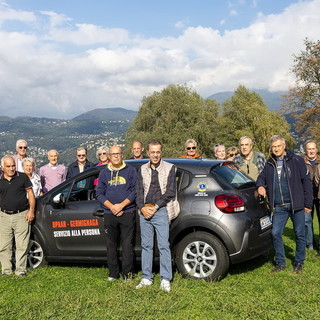 L'auto donata dal Lions Club Luino all'Opaar di Germignaga