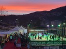 La pista di pattinaggio su ghiaccio in piazza Sangiorgio a Lavena Ponte Tresa