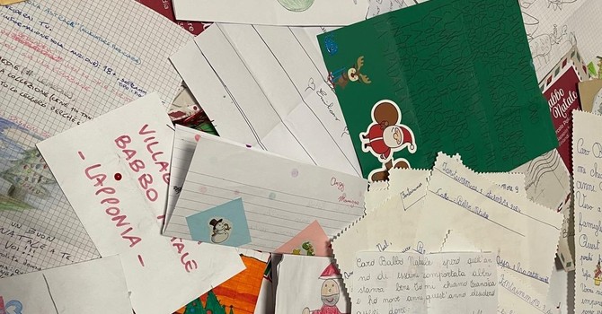 Le letterine, scritte col cuore, dei bambini varesini a Babbo Natale: «Vorrei un grembiule per mia nonna &quot;sprint&quot; e riabbracciare il mio gattino»