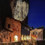 L'eremo di Santa Caterina del Sasso si veste di Natale, con le lucine, le aperture serali e il cenone di Capodanno