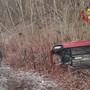 L'auto ribaltata sulla strada del Cucco a Luino