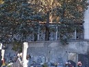 I cipressi danneggiati al cimitero di Laveno (foto dalla pagina Facebook del Comune)