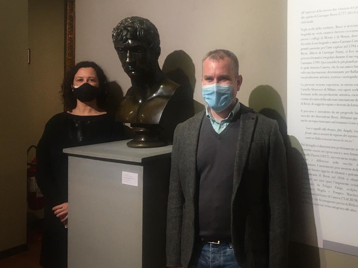 Manuela Maffioli all'inaugurazione della mostra su Bossi e Raffaello con il curatore Silvio Mara