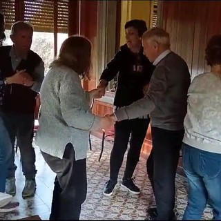 La musicoterapia e il ballo all'Alzheimer Cafè di Luino