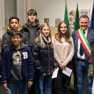 Gli studenti di Mornago premiati dal sindaco con le borse di studio