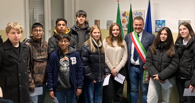 Gli studenti di Mornago premiati dal sindaco con le borse di studio