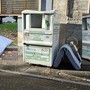 Le diverse &quot;sistemazioni&quot; del materasso e del ventilatore in piazza XXV Aprile