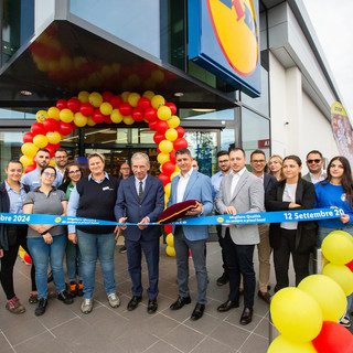 Taglio del nastro per il primo Lidl di Samarate. Creati 11 nuovi posti di lavoro