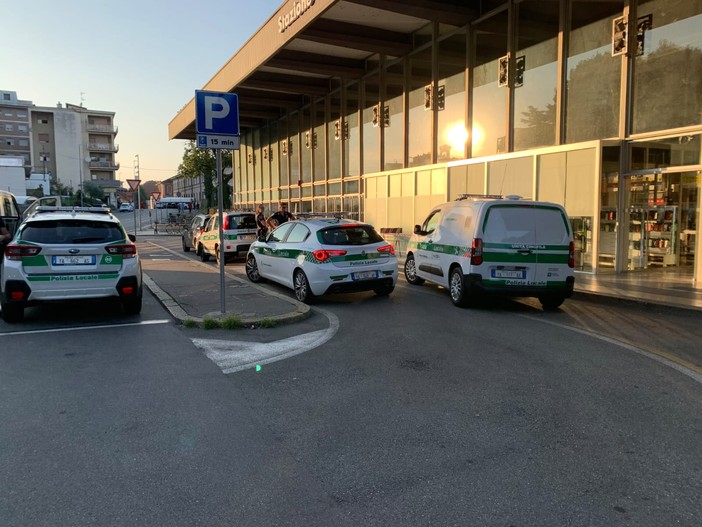 Stazioni sicure, controlli serrati a Gallarate, beccato con cannabis un abusivo di via Torino 8